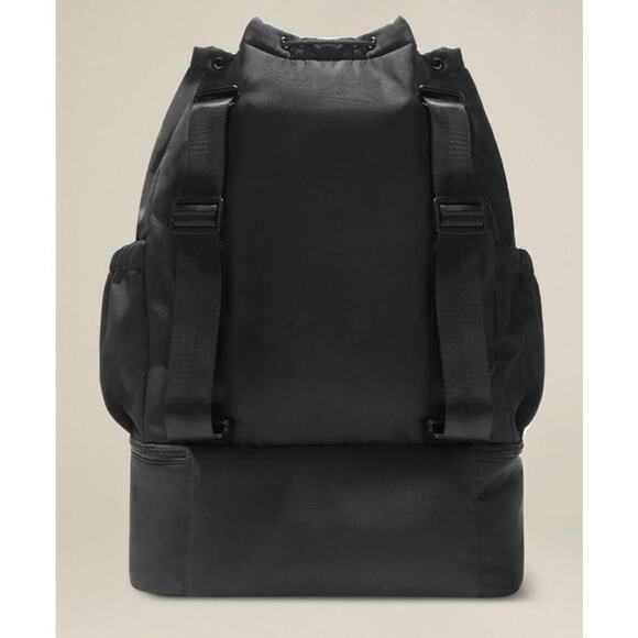 Beyond Yoga NWT Convertible Gym Bag Backpack Versatile In Black main image 6